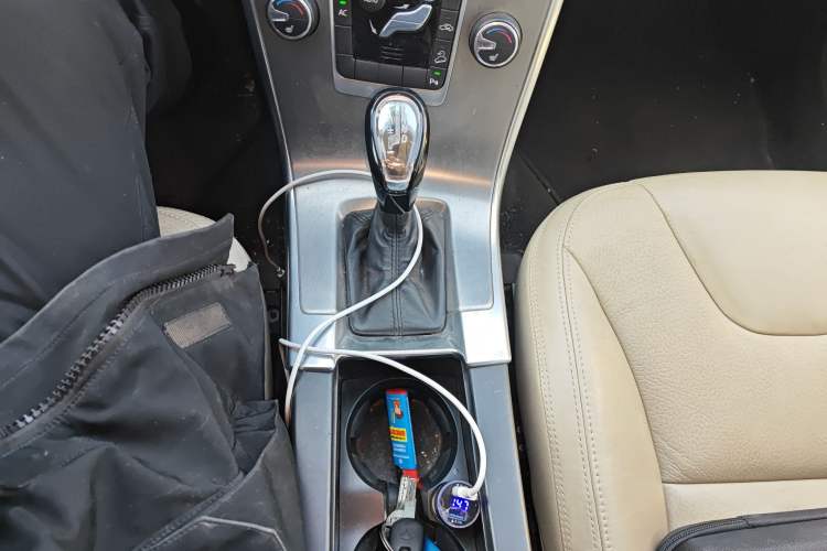 Used Volvo XC60 2013 T6 AWD Comfort Edition Gear Lever