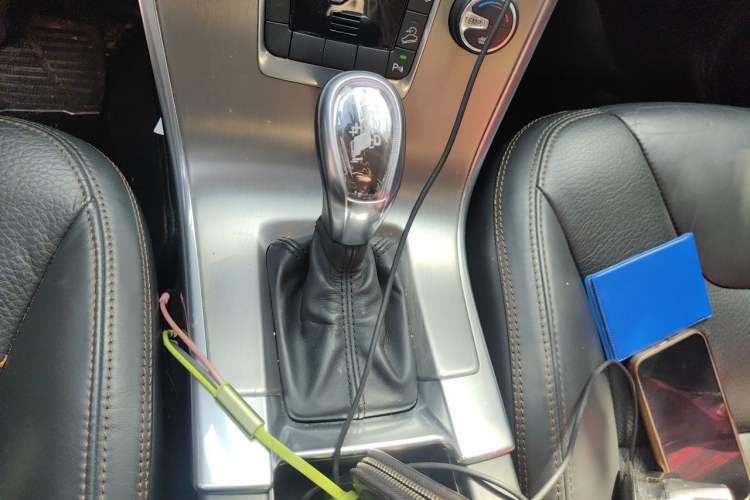 Used Volvo XC60 2013 T6 AWD Comfort Edition Gear Lever