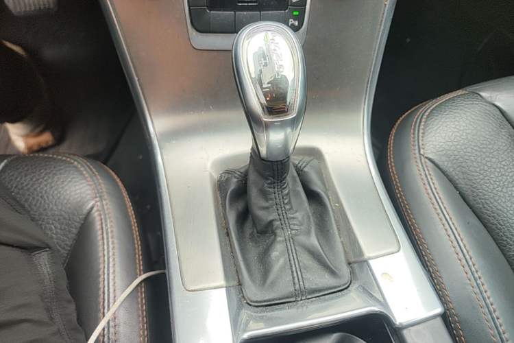 Used Volvo XC60 2013 T6 AWD Comfort Edition Gear Lever