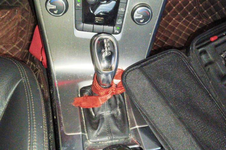 Used Volvo XC60 2013 T6 AWD Comfort Edition Gear Lever