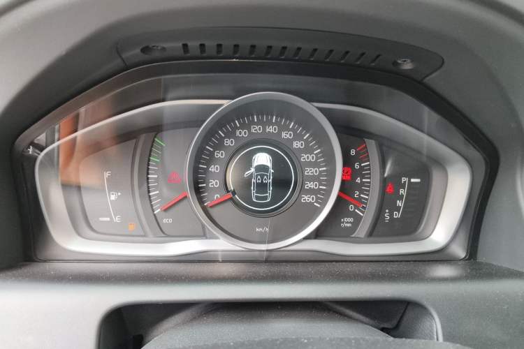 Used Volvo XC60 2013 T5 Zhiya Edition Instrument Cluster