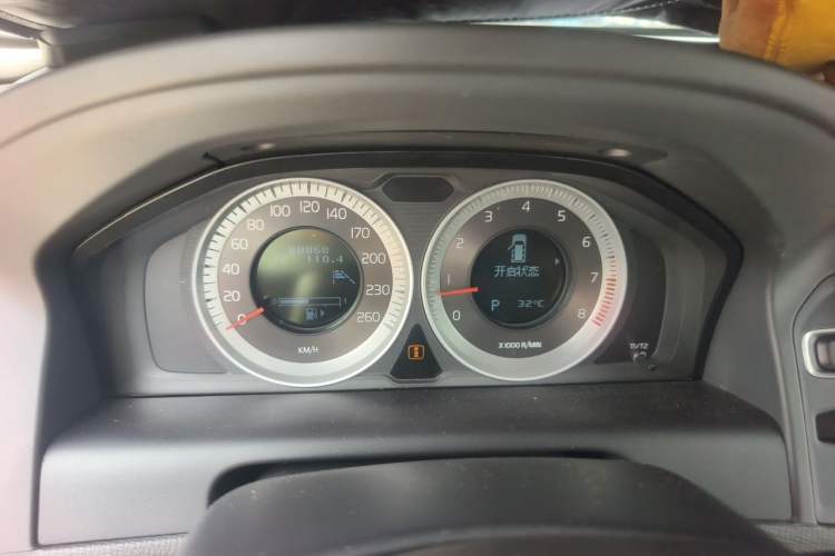 Used Volvo XC60 2013 T5 Zhiya Edition Instrument Cluster