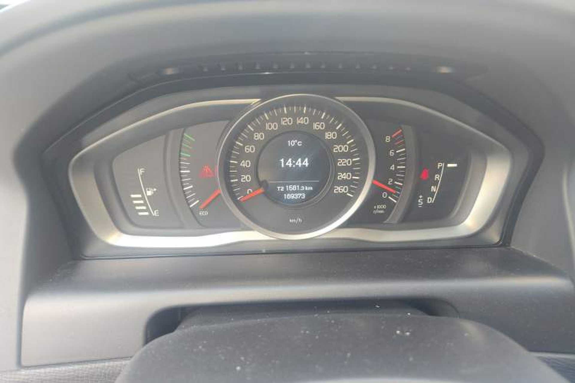 Used Volvo XC60 2013 T5 Comfort Edition Odometer Close Up