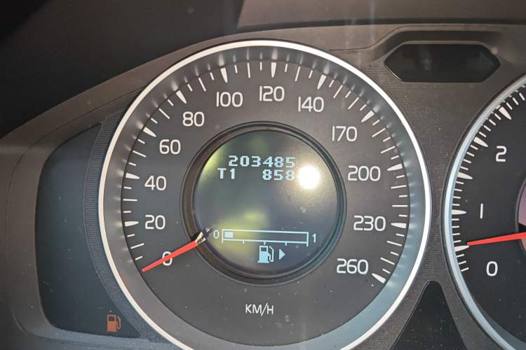 Used Volvo XC60 2013 T6 AWD Comfort Edition Odometer Close Up
