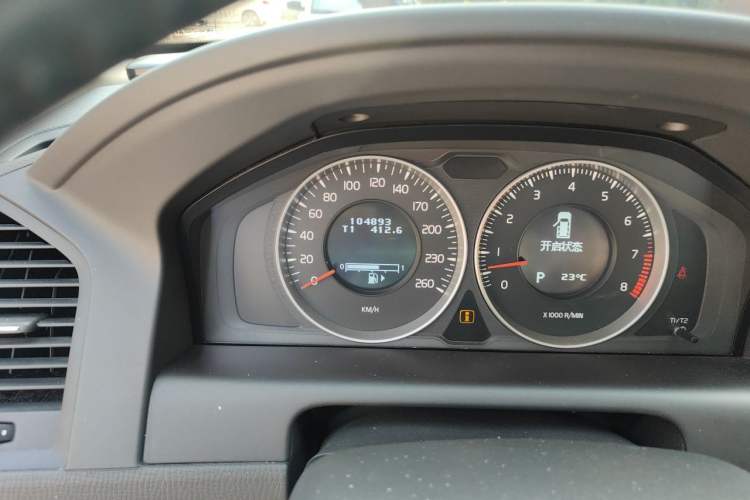 Used Volvo XC60 2013 T6 AWD Comfort Edition Odometer Close Up
