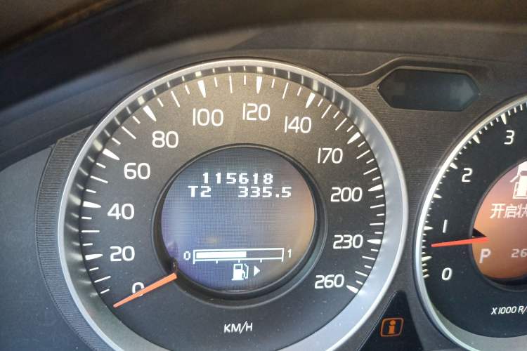 Used Volvo XC60 2013 T5 Comfort Edition Odometer Close Up