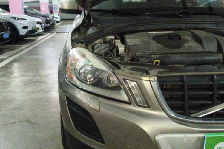 Used Volvo XC60 2013 T6 AWD Comfort Edition Right Front Headlight