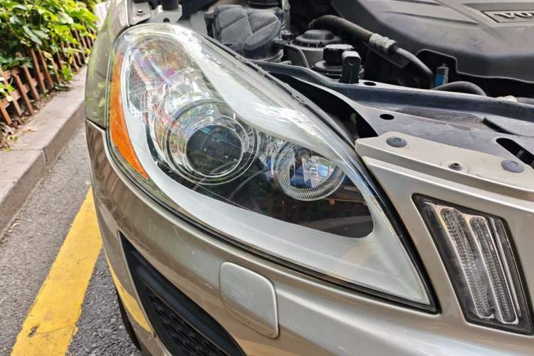 Used Volvo XC60 2013 T5 Comfort Edition Right Front Headlight