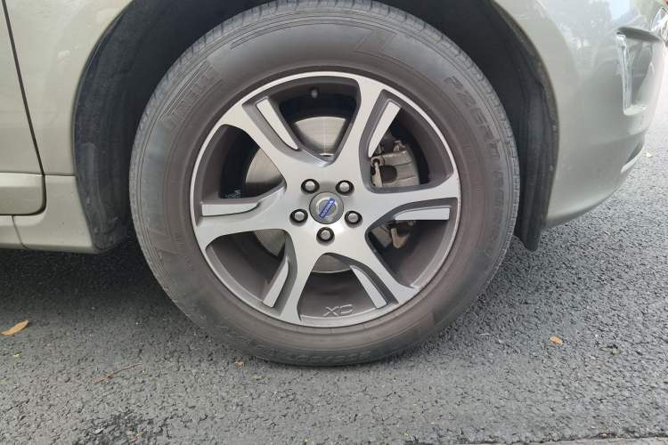 Used Volvo XC60 2013 T5 Zhiya Edition Right Front Wheel Hub