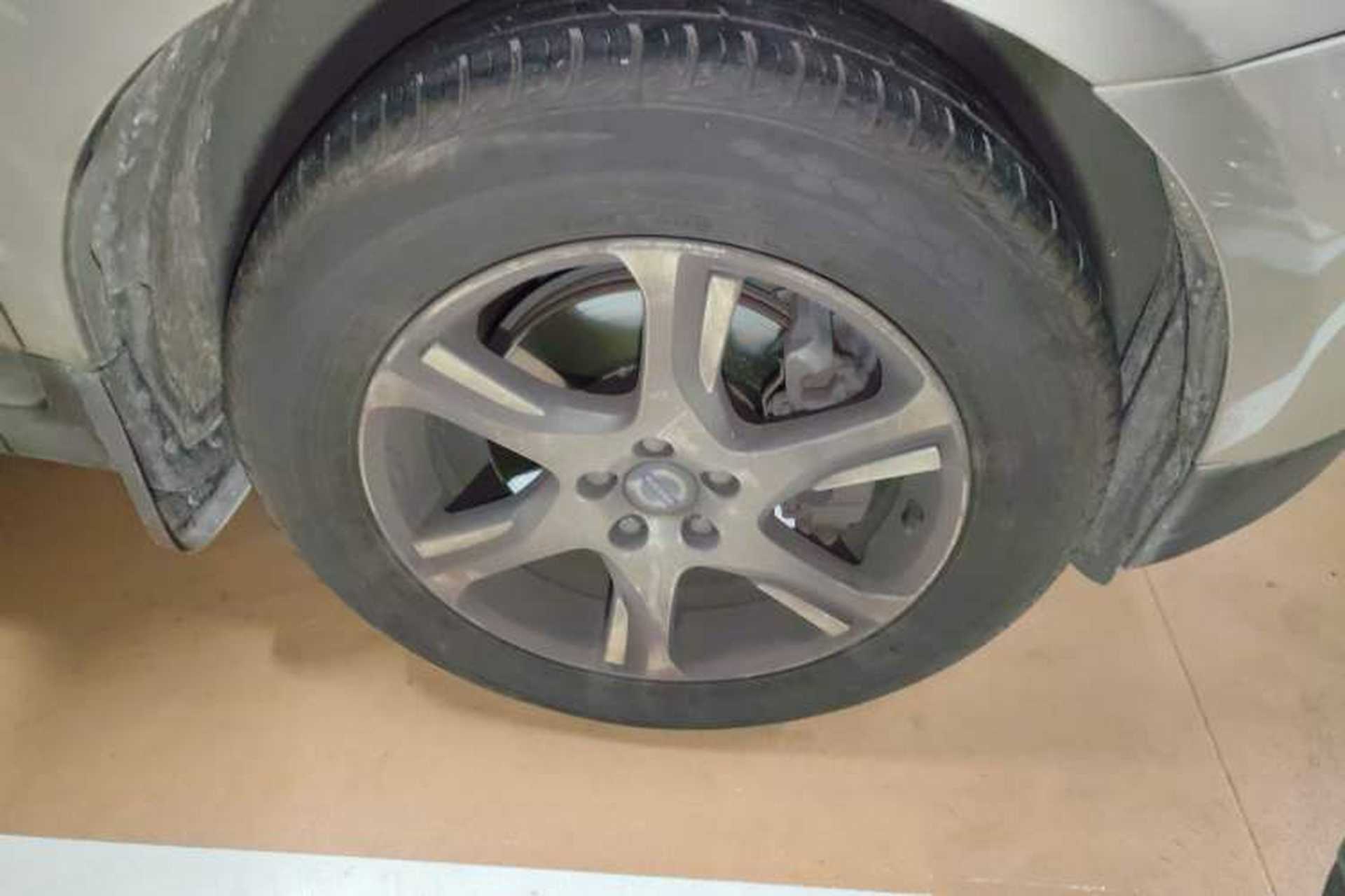 Used Volvo XC60 2013 T5 Comfort Edition Right Front Wheel Hub