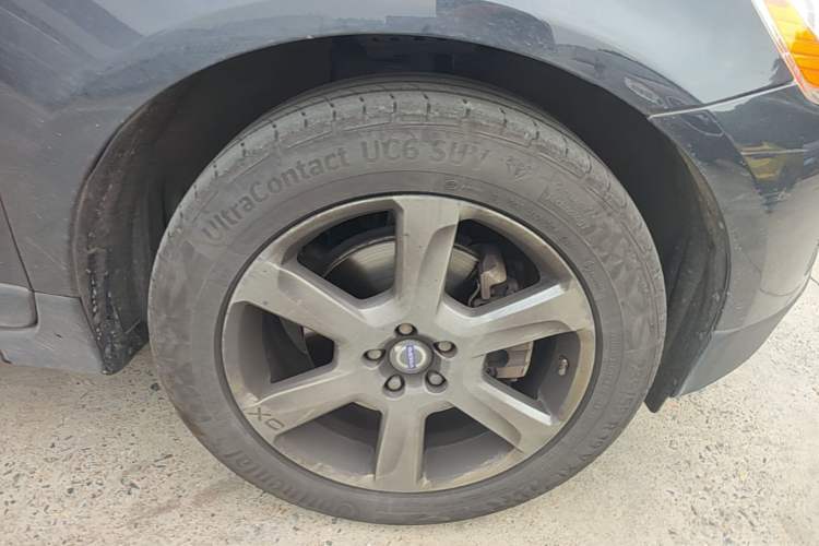 Used Volvo XC60 2013 T6 AWD Comfort Edition Right Front Wheel Hub
