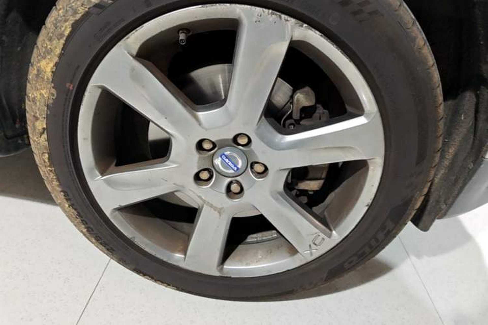 Used Volvo XC60 2013 T6 AWD Comfort Edition Right Front Wheel Hub