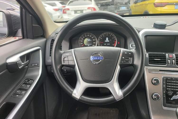 Used Volvo XC60 2013 T6 AWD Comfort Edition Steering Wheel