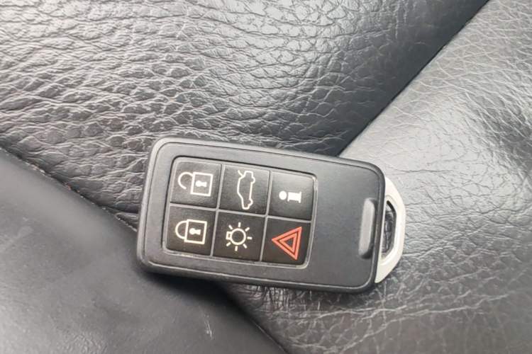 Used Volvo XC60 2013 T6 AWD Comfort Edition Vehicle Key