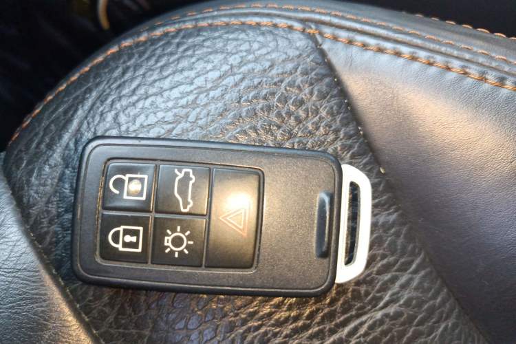 Used Volvo XC60 2013 T5 Comfort Edition Vehicle Key