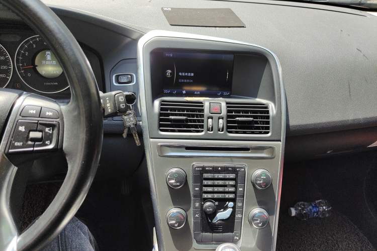 Used Volvo XC60 2013 T5 Comfort Edition Audio And AC Panel