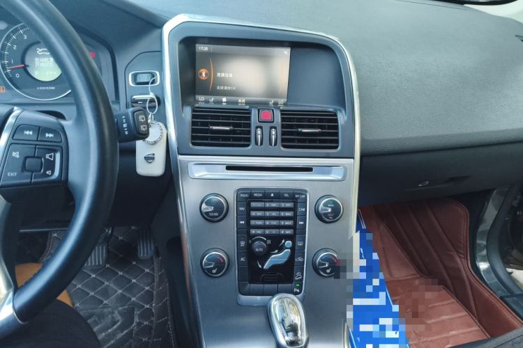 Used Volvo XC60 2013 T6 AWD Comfort Edition Audio And AC Panel