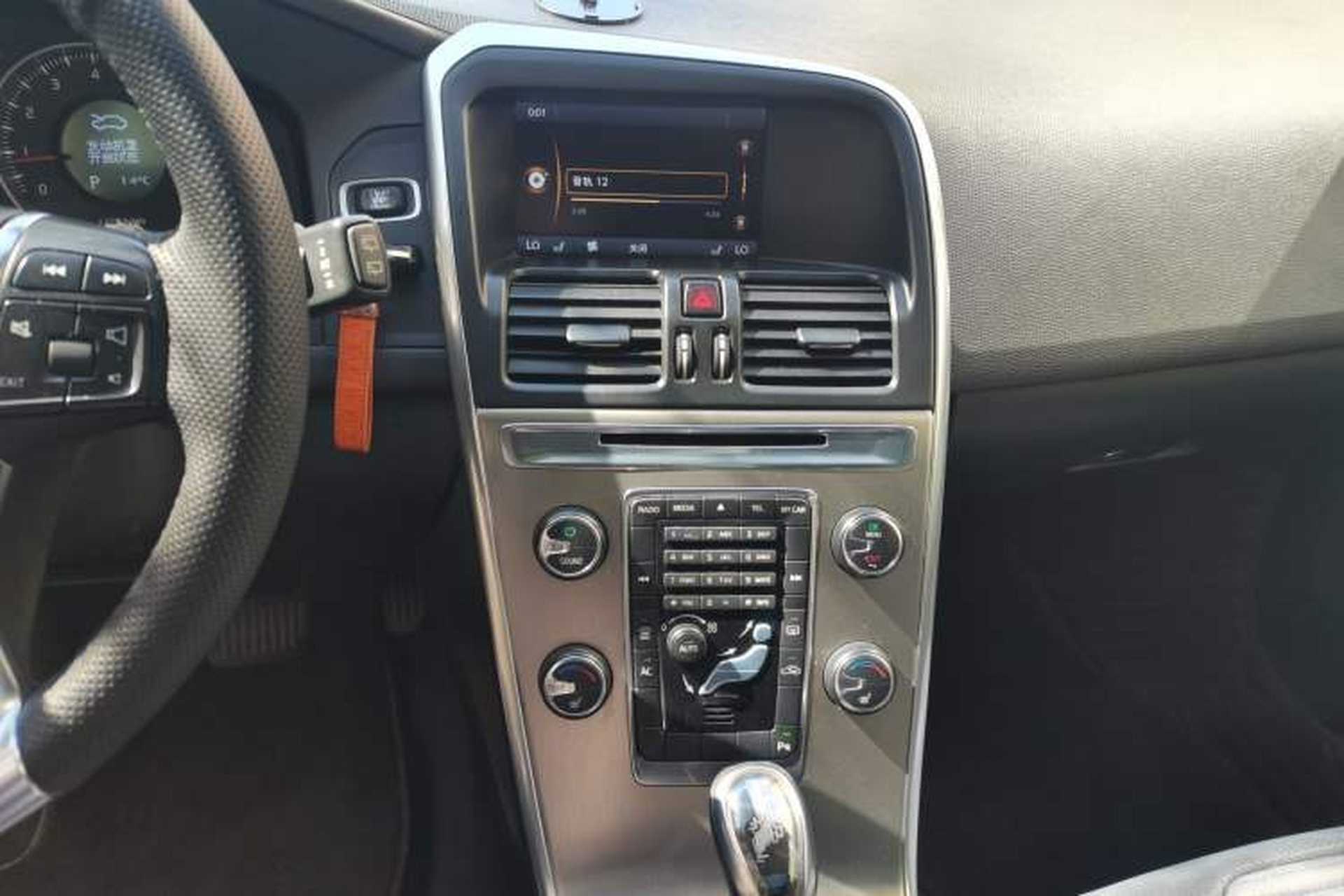 Used Volvo XC60 2013 T5 Smart Edition Audio And AC Panel