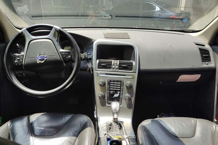Used Volvo XC60 2013 T5 Comfort Edition Center Console