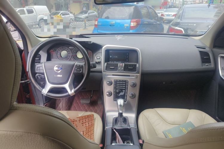 Used Volvo XC60 2013 T6 AWD Comfort Edition Center Console