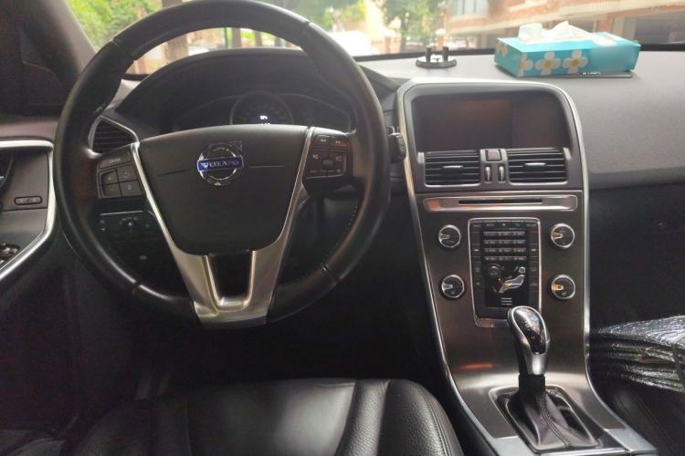 Used Volvo XC60 2013 T5 Comfort Edition Center Console