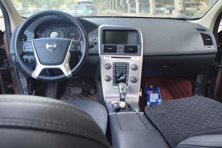Used Volvo XC60 2013 T6 AWD Comfort Edition Center Console