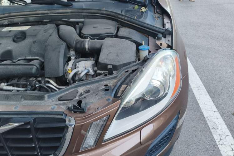 Used Volvo XC60 2013 T6 AWD Comfort Edition Engine Bay Left