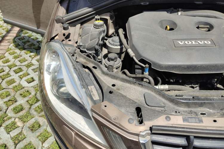 Used Volvo XC60 2013 T5 Comfort Edition Engine Bay Right