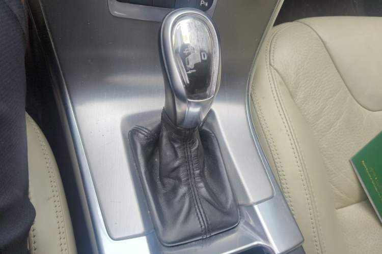 Used Volvo XC60 2013 T6 AWD Comfort Edition Gear Lever