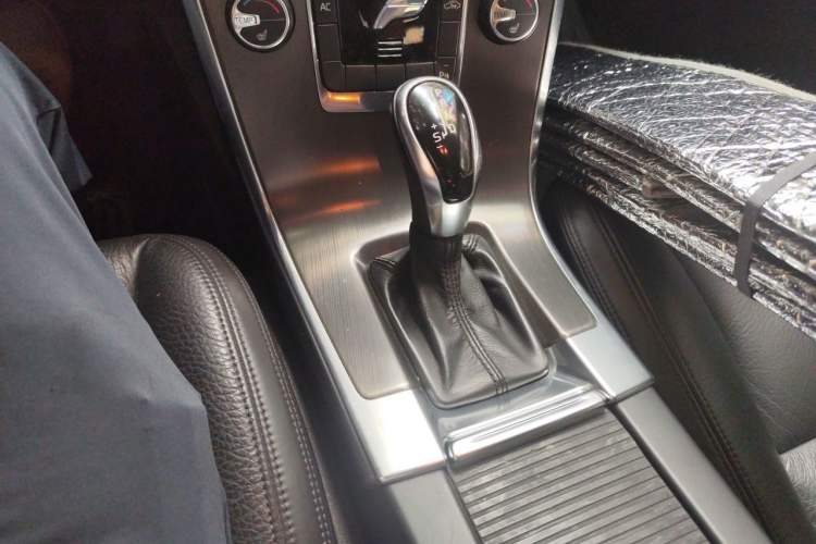 Used Volvo XC60 2013 T5 Comfort Edition Gear Lever