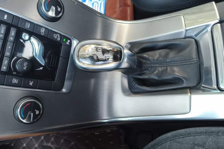 Used Volvo XC60 2013 T6 AWD Comfort Edition Gear Lever