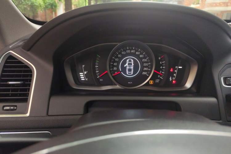 Used Volvo XC60 2013 T5 Comfort Edition Instrument Cluster