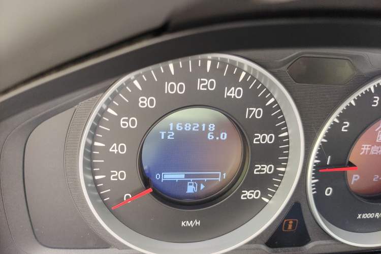 Used Volvo XC60 2013 T5 Comfort Edition Odometer Close Up