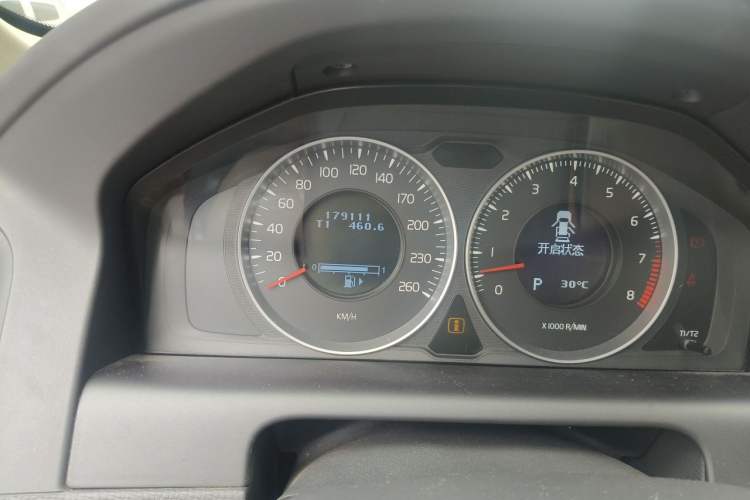 Used Volvo XC60 2013 T6 AWD Comfort Edition Odometer Close Up