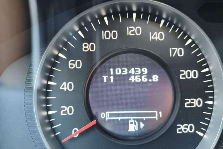 Used Volvo XC60 2013 T6 AWD Comfort Edition Odometer Close Up