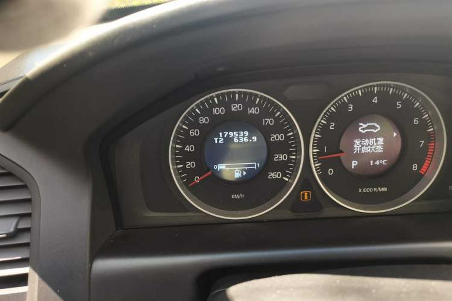 Used Volvo XC60 2013 T5 Smart Edition Odometer Close Up