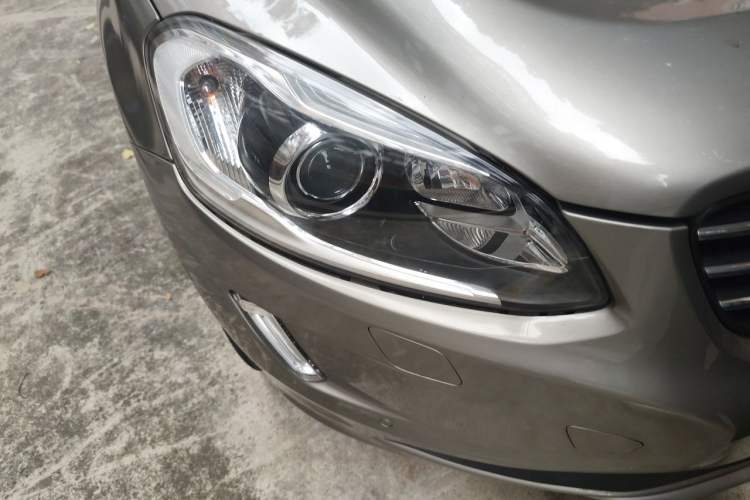 Used Volvo XC60 2013 T5 Comfort Edition Right Front Headlight
