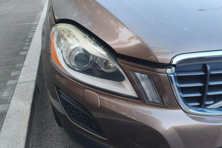 Used Volvo XC60 2013 T6 AWD Comfort Edition Right Front Headlight
