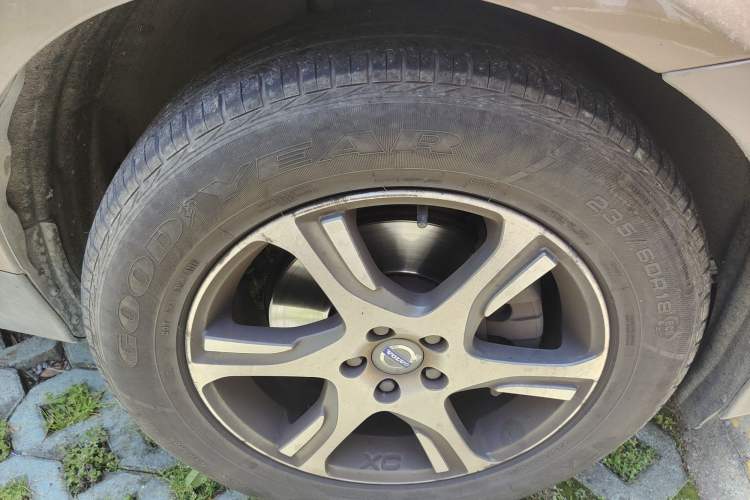 Used Volvo XC60 2013 T5 Comfort Edition Right Front Wheel Hub