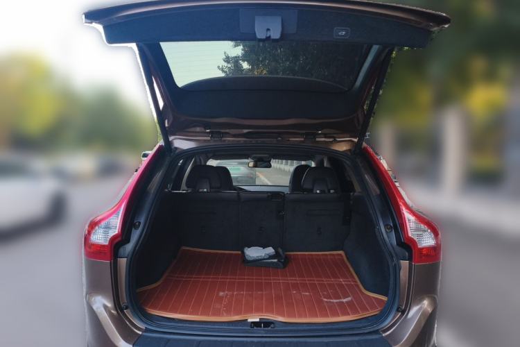 Used Volvo XC60 2013 T6 AWD Comfort Edition Trunk
