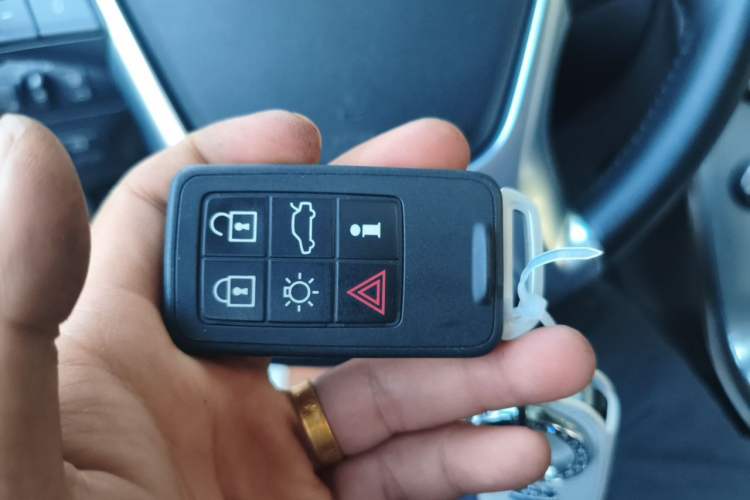 Used Volvo XC60 2013 T6 AWD Comfort Edition Vehicle Key