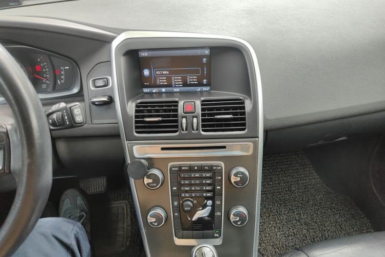 Used Volvo XC60 2013 T5 Comfort Edition Audio And AC Panel