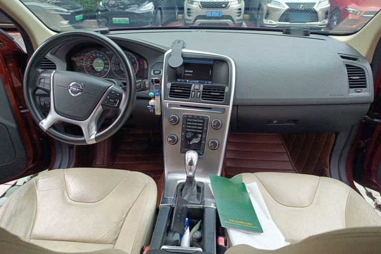 Used Volvo XC60 2013 T5 Comfort Edition Center Console
