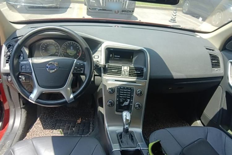 Used Volvo XC60 2013 T5 Comfort Edition Center Console