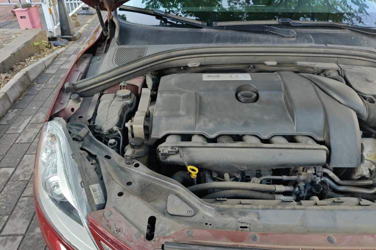 Used Volvo XC60 2013 T6 AWD Comfort Edition Engine Bay Right