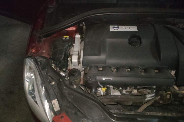 Used Volvo XC60 2013 T6 AWD Comfort Edition Engine Bay Right