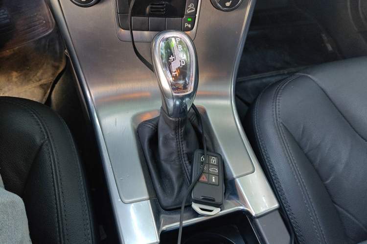 Used Volvo XC60 2013 T6 AWD Comfort Edition Gear Lever