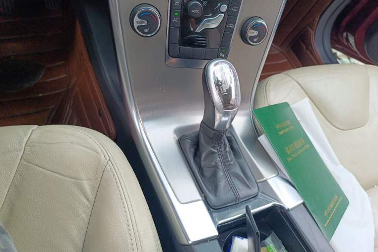 Used Volvo XC60 2013 T5 Comfort Edition Gear Lever