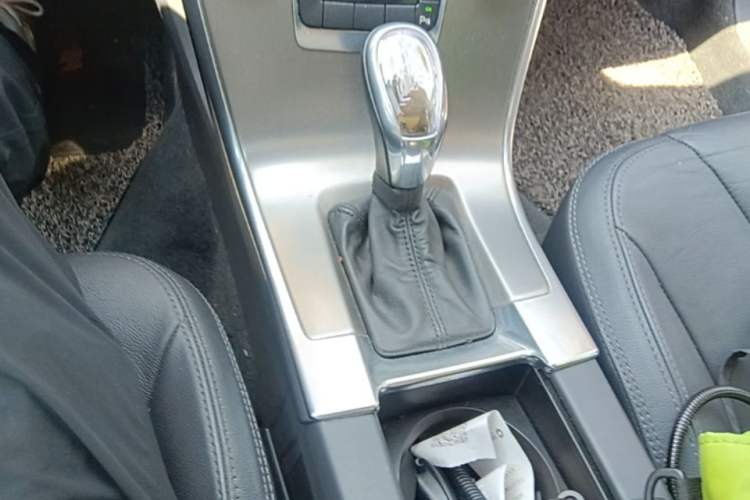 Used Volvo XC60 2013 T5 Comfort Edition Gear Lever
