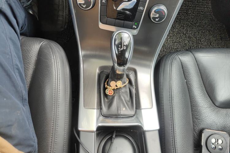 Used Volvo XC60 2013 T5 Comfort Edition Gear Lever
